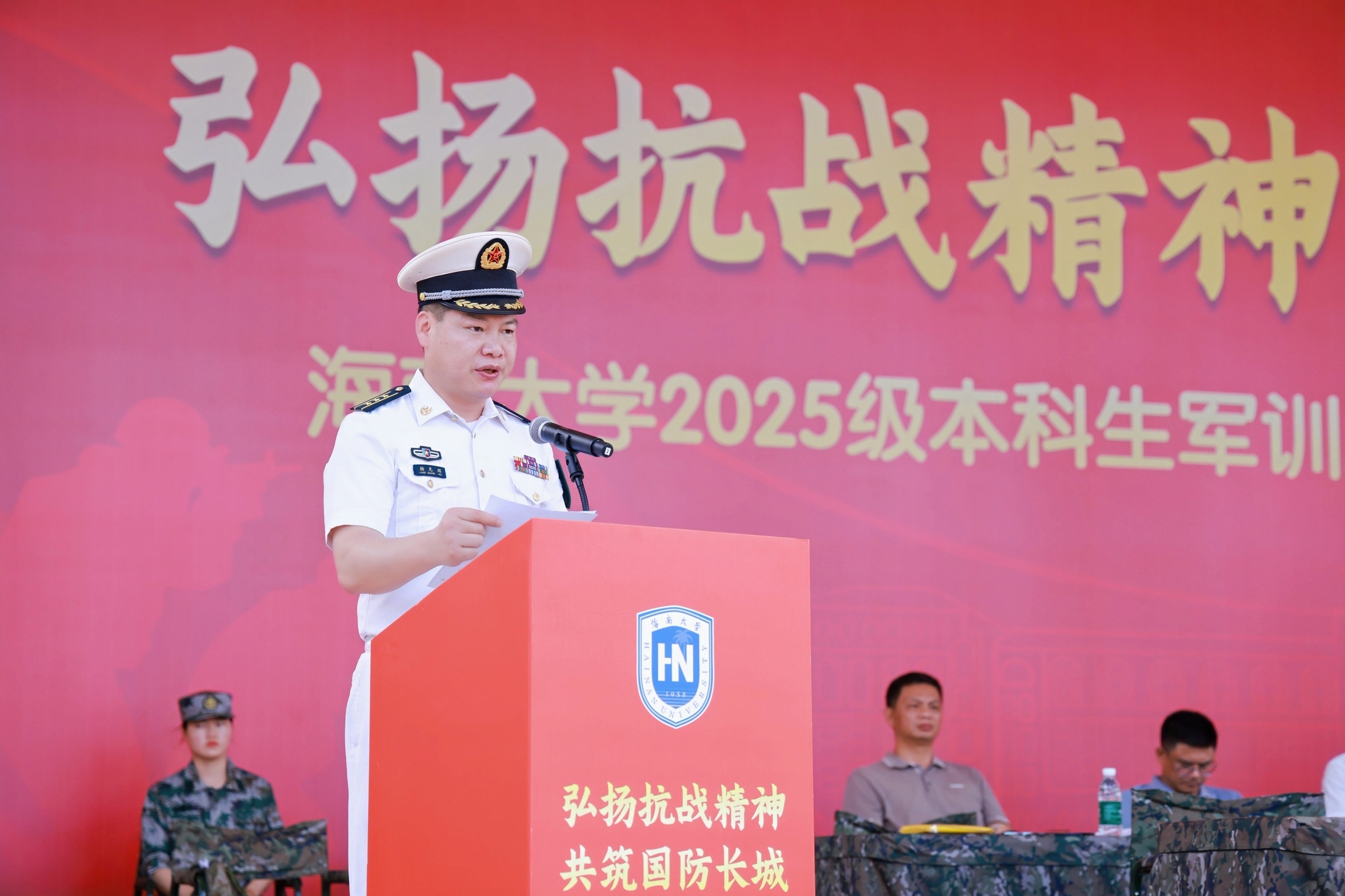 海南大学2025级新生军训总结大会 现场燃爆了