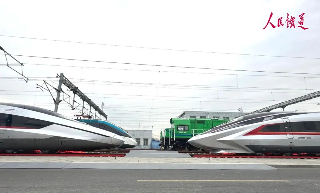 CR450 动车组亮相,新一代高速列车加速驶来