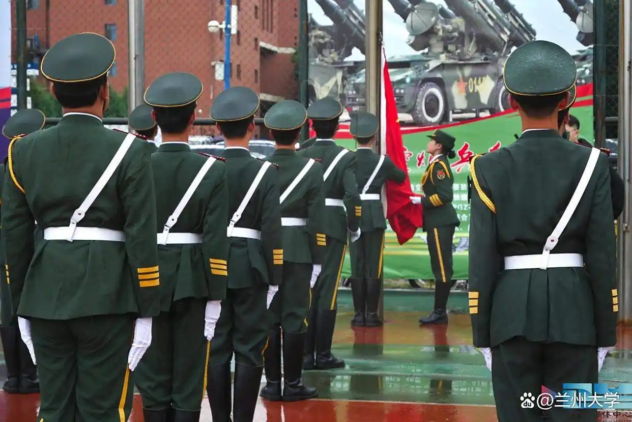 兰州大学2025级本科生军训结训,各方阵展飒爽英姿