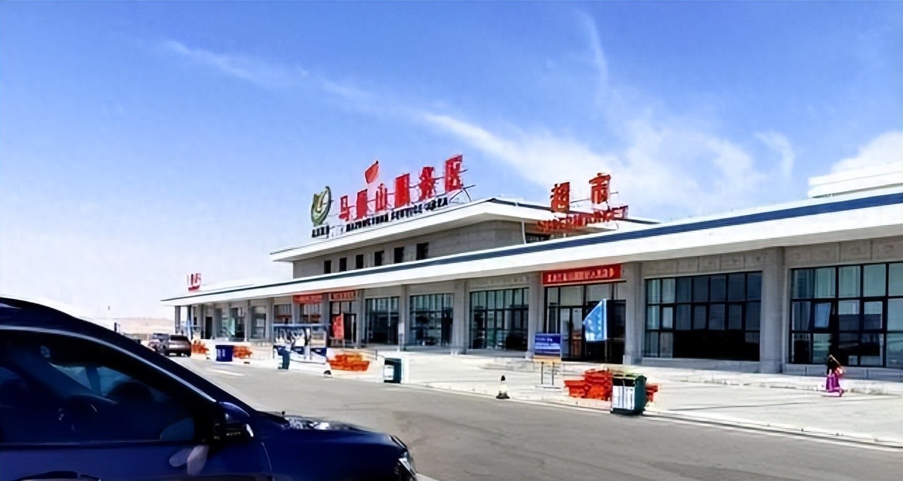 高速服务区大变样，从休息点变消费场所，旅客歇脚好去处