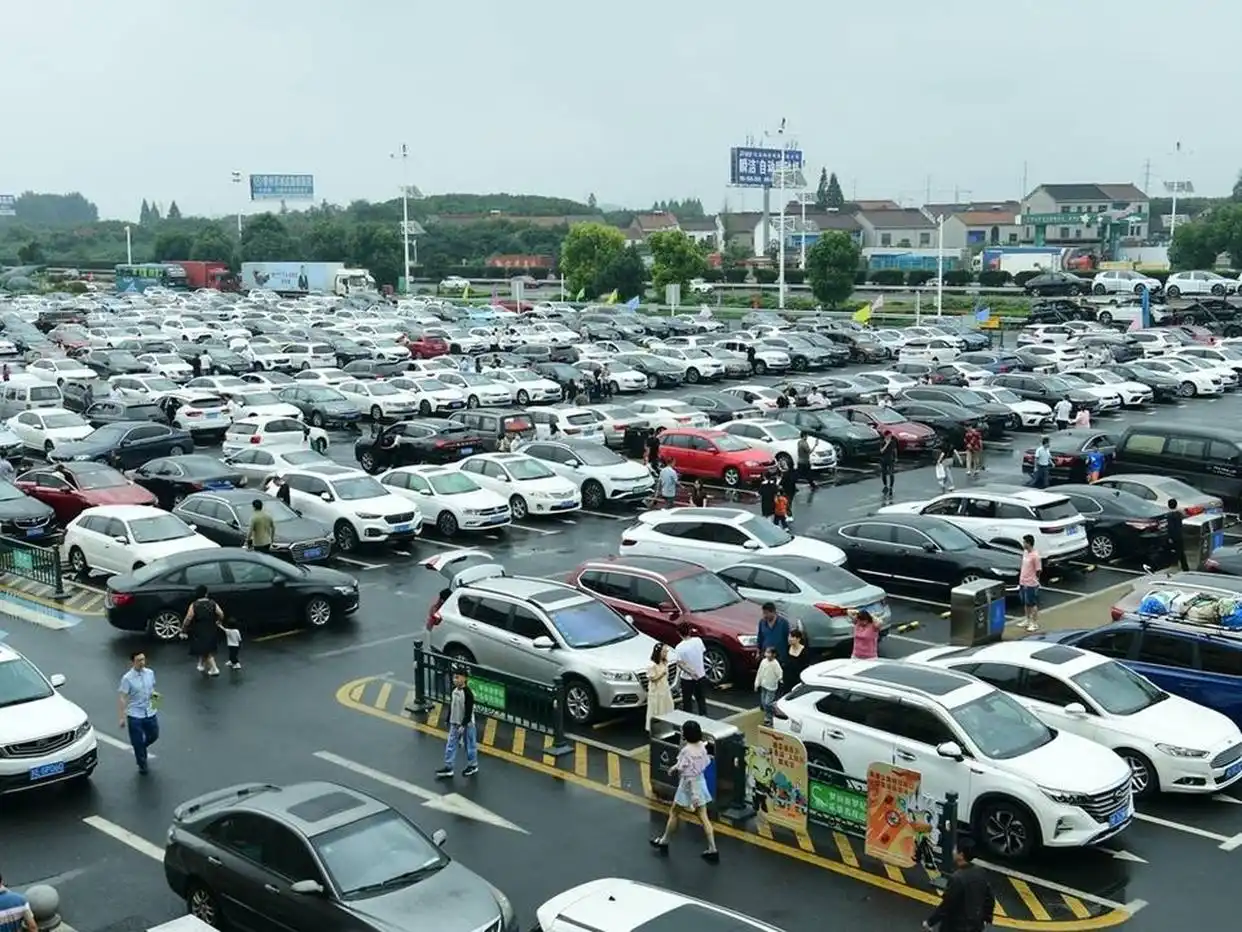 高速服务区盈利揭秘:加油站成顶梁柱,餐饮零售现状如何?