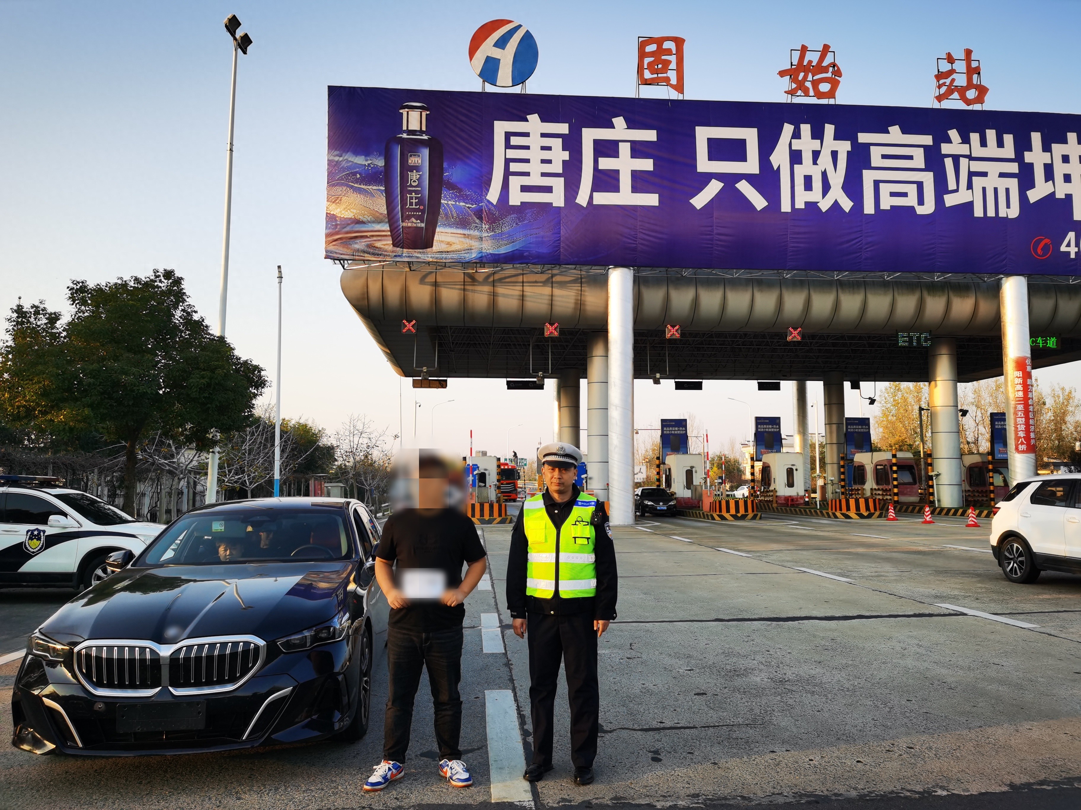 信阳一司机无证驾车上高速，遇交警检查借口忘带驾照