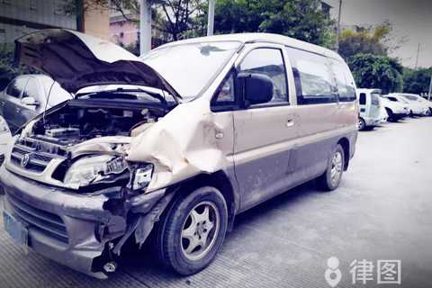 违章停车导致车祸要担啥责？事故责任咋认定？