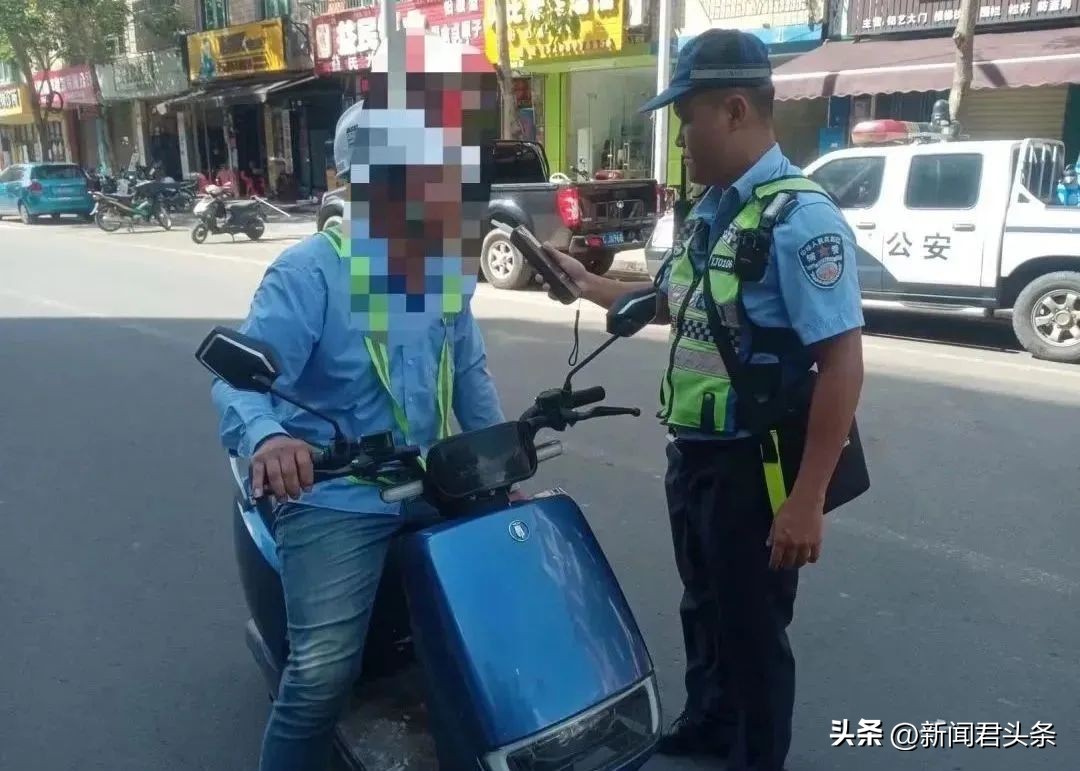 万宁交警开展违停治理行动,净化道路交通环境