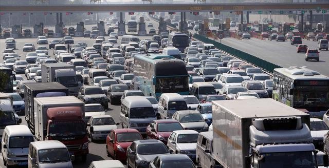 高速节假日免费引争议,每年每车3000公里免费里程提议如何?