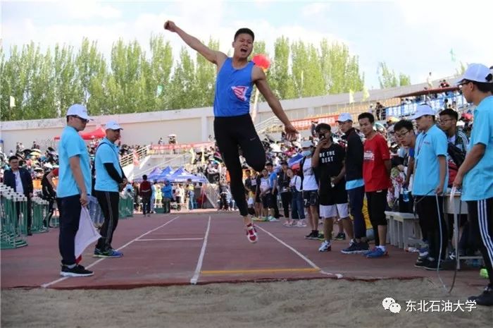 东北石油大学2018年大学生体育运动会隆重开幕