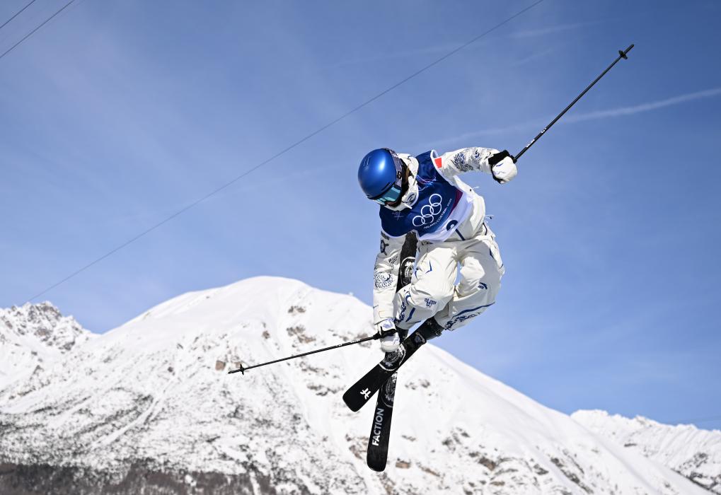 谷爱凌两届冬奥会创佳绩,实现成长与蜕变,成获奖最多滑雪运动员