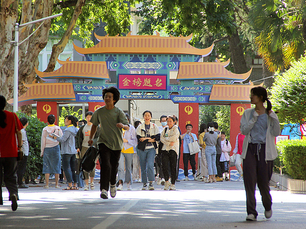 2025 年高考倒计时不足 10 天,考生考前准备及意外应对全知道