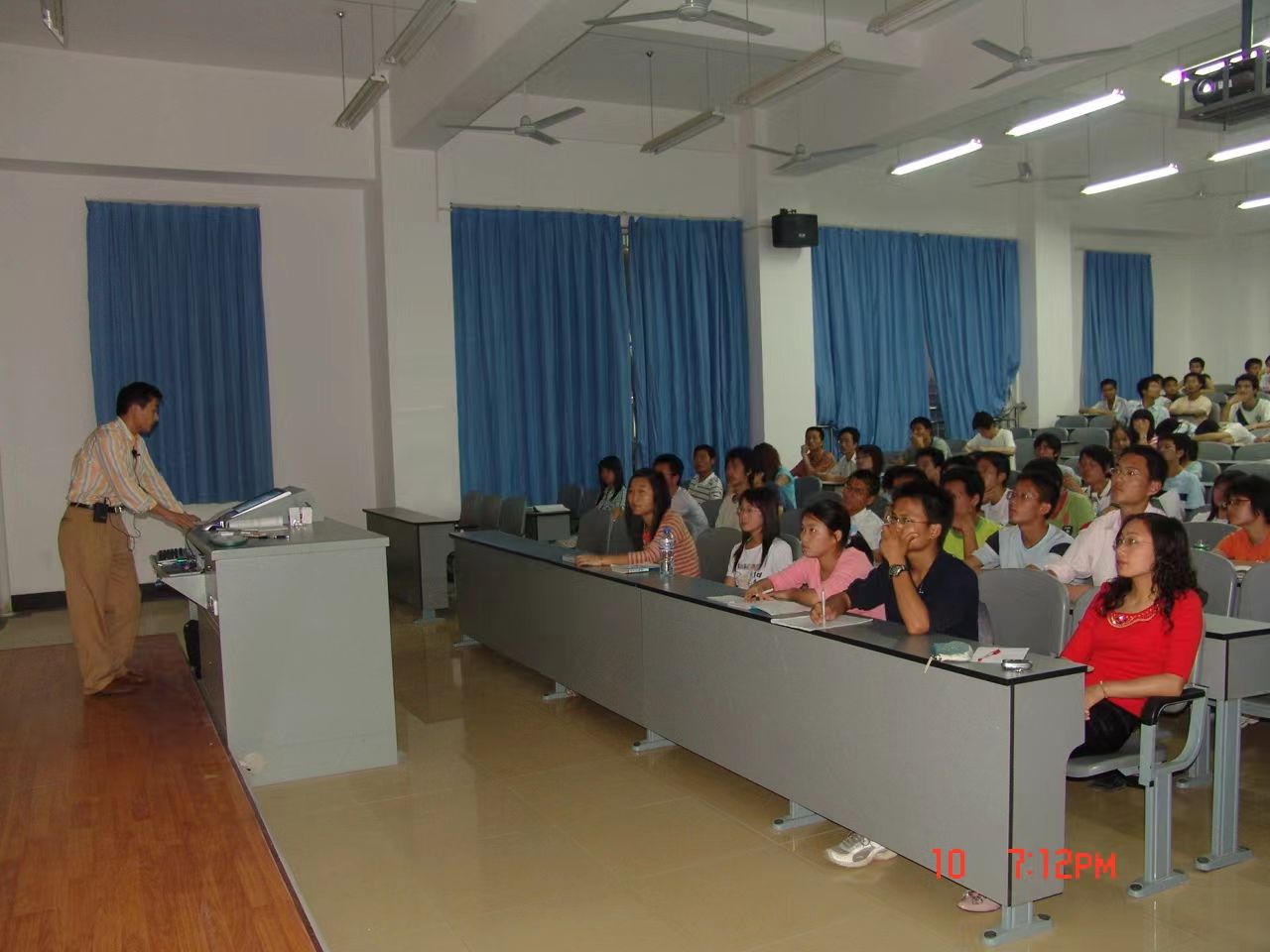 大学恋爱课受青睐，年轻人求解亲密关系开启之道